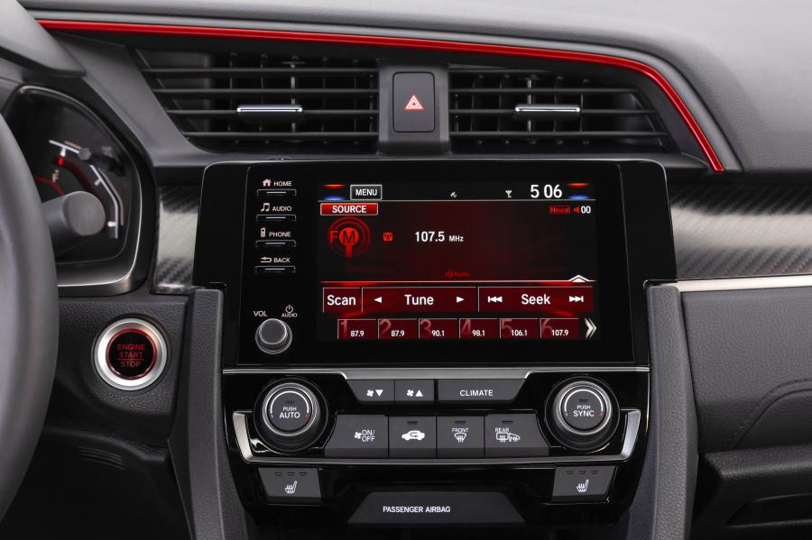 Детали интерьера Honda Civic Si Coupe (FC) 2019 года  (NA) (фото 18 из 30)